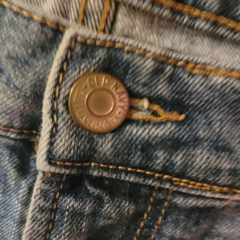 Old Navy Distressed Boyfriend Jeans - Picture 5 of 8